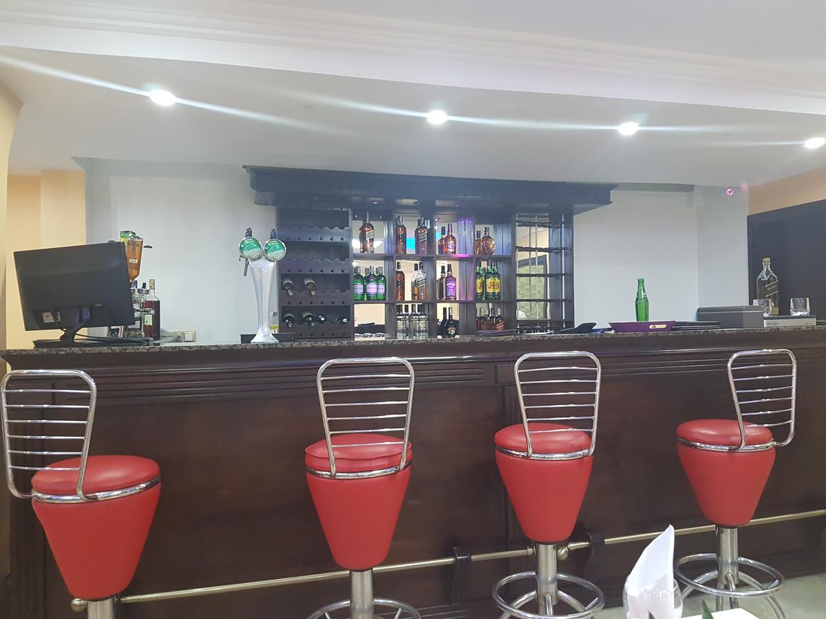 Mbayaville Hotel Douala Exteriér fotografie