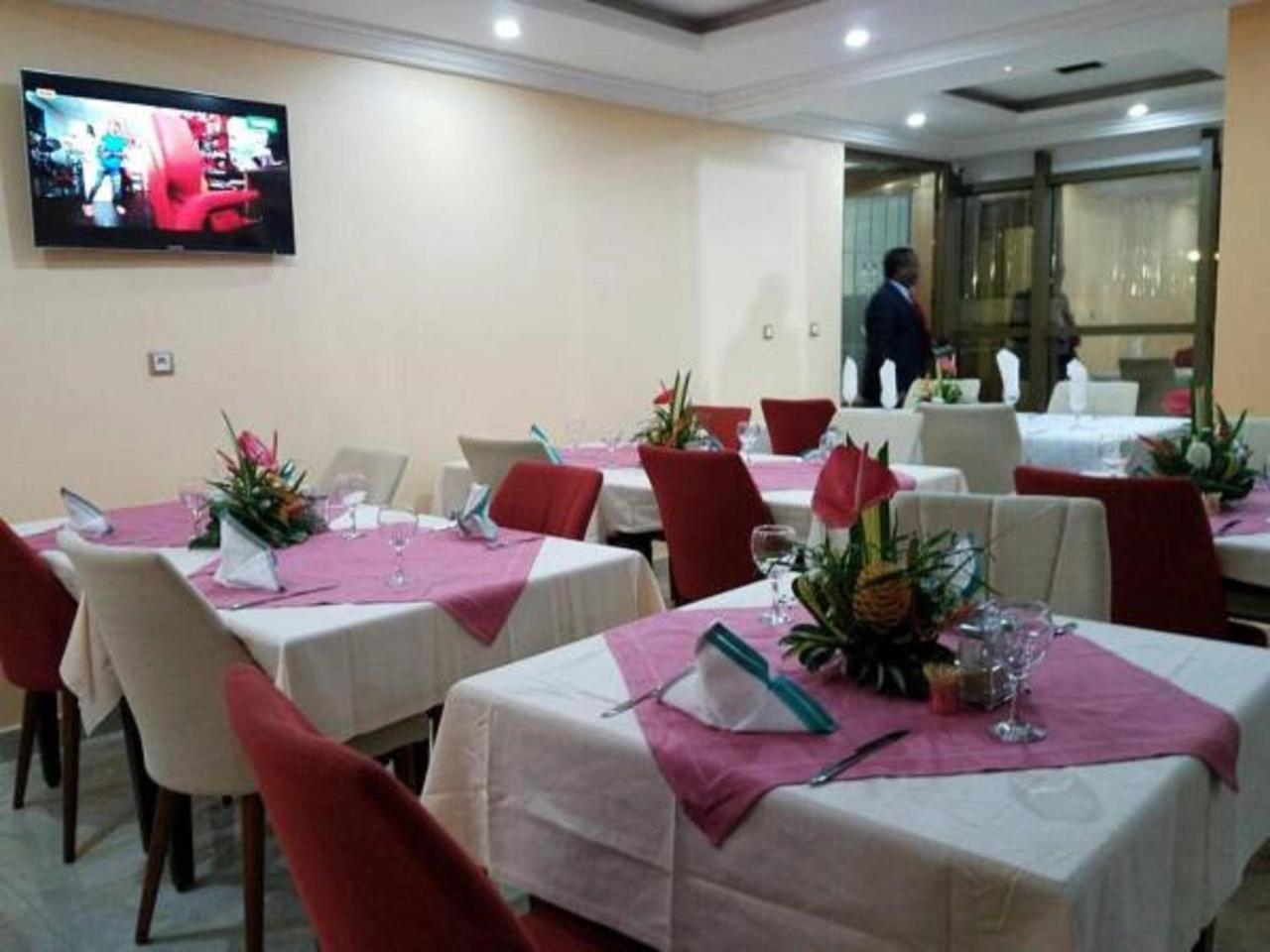Mbayaville Hotel Douala Exteriér fotografie